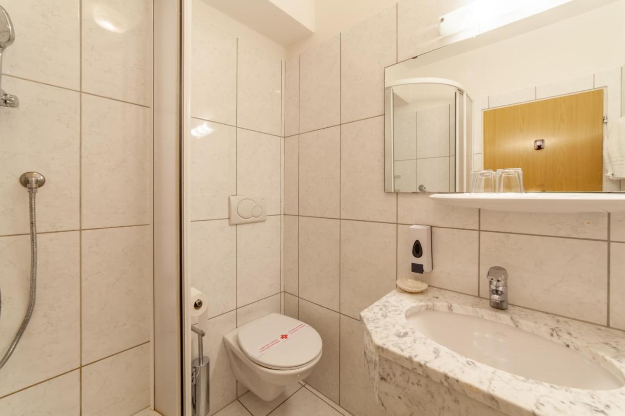 Fruehstuecks-Hotel Olympia Тироло Экстерьер фото