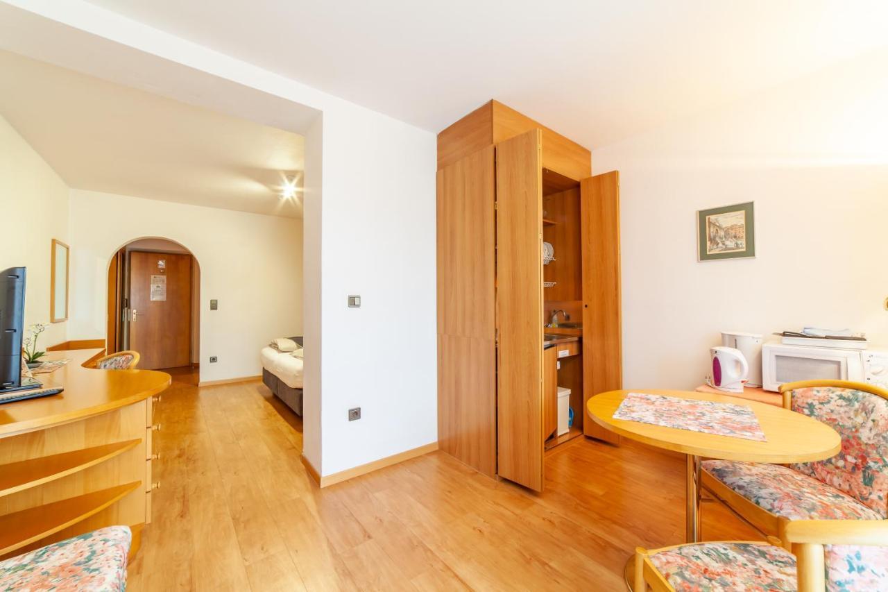 Fruehstuecks-Hotel Olympia Тироло Экстерьер фото