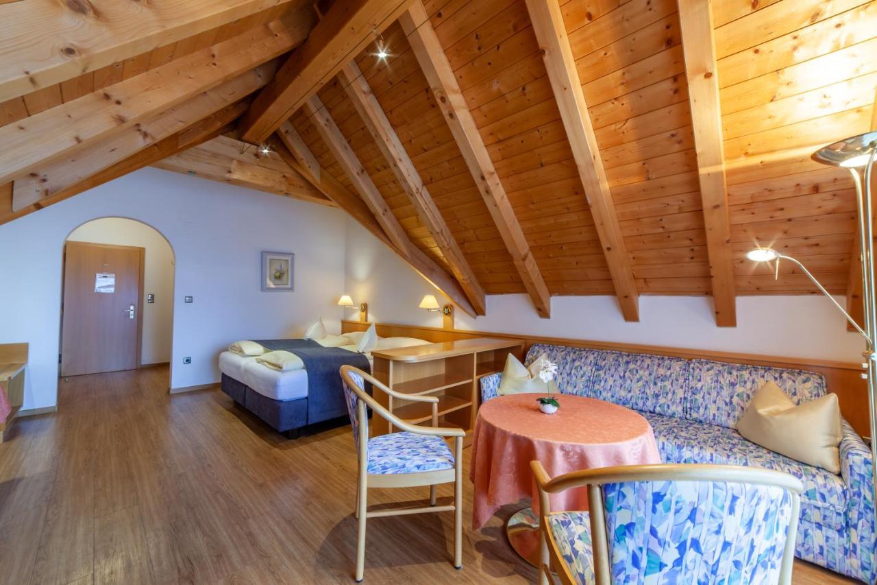 Fruehstuecks-Hotel Olympia Тироло Экстерьер фото