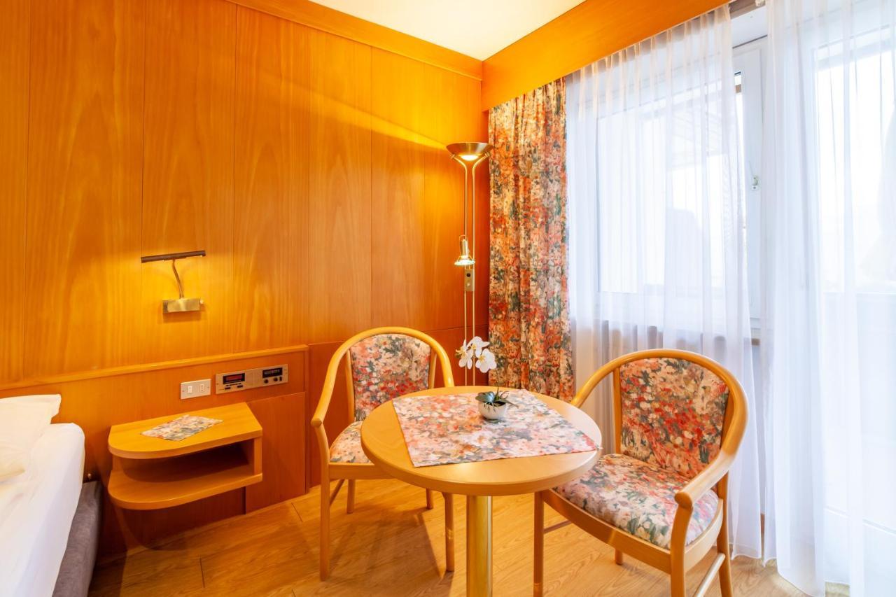 Fruehstuecks-Hotel Olympia Тироло Экстерьер фото