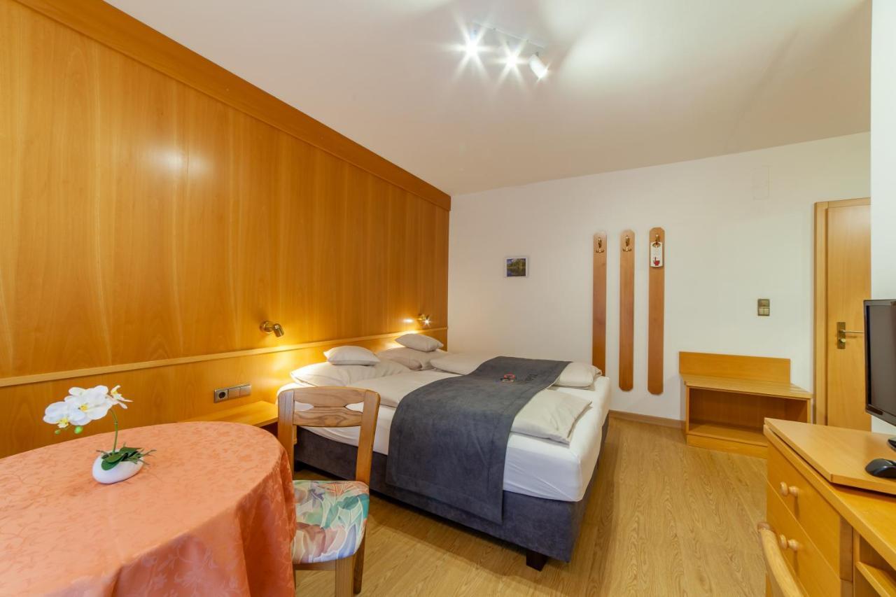 Fruehstuecks-Hotel Olympia Тироло Экстерьер фото