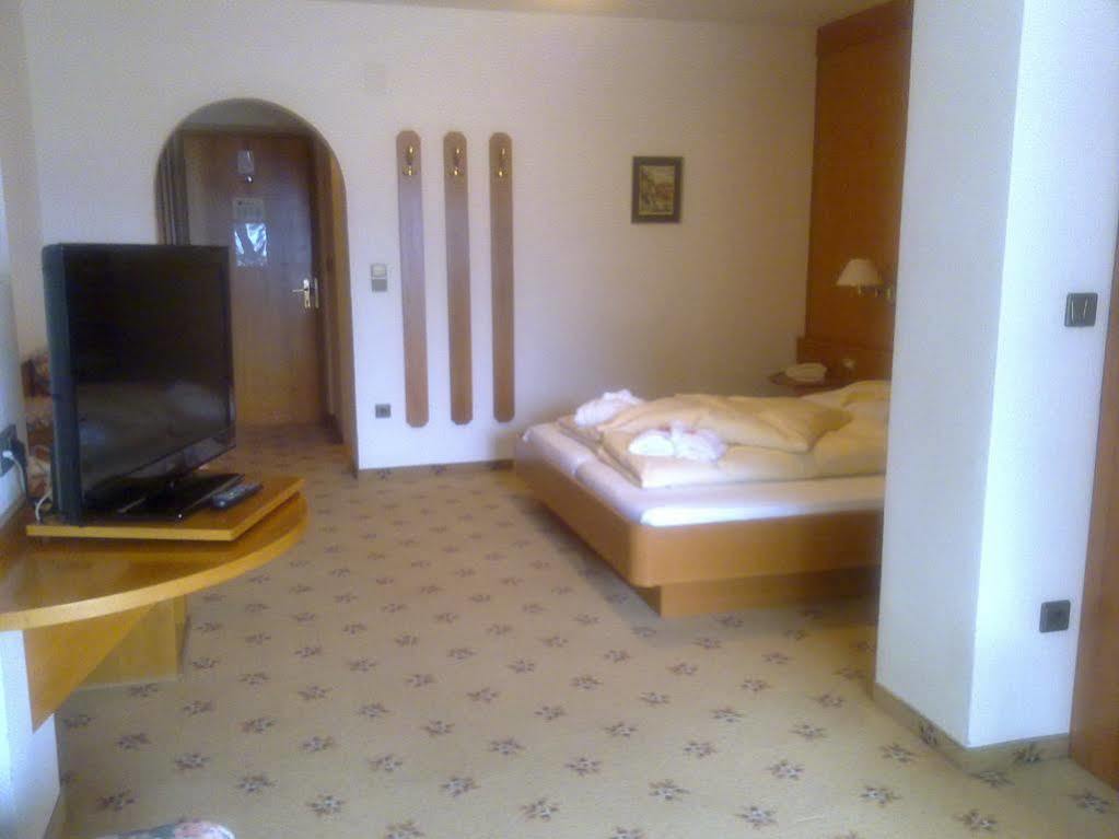 Fruehstuecks-Hotel Olympia Тироло Экстерьер фото